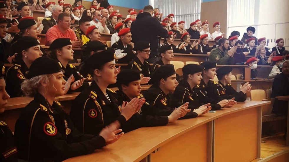 Михаил Назаров принял участие в церемонии вручения беретов юнармейцам