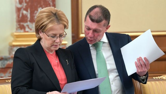 Экс-министры Топилин и Скворцова получили новые должности