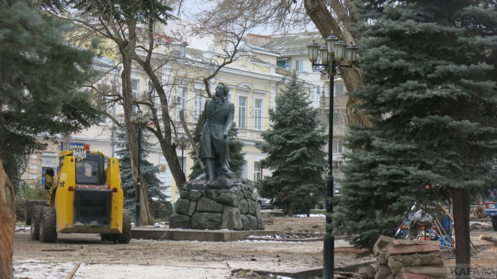 В Феодосии приступили к реконструкции сквера Пушкина
