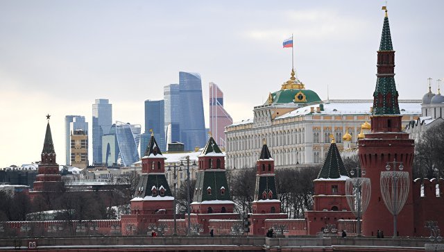 В Кремле назвали абсурдным заявление экс-послов по Крыму из-за COVID