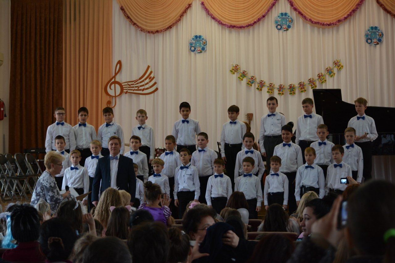 Фото новогоднего концерта в музыкальной школе №1 Феодосии #6356