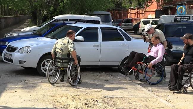 Сергей Фомич сел в инвалидное кресло для проверки доступности города для инвалидов