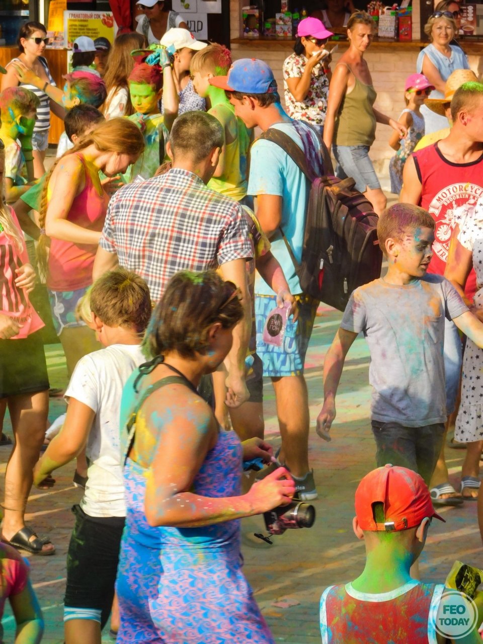 Фото фестиваля красок Холи на 200-летие Айвазовского #1656
