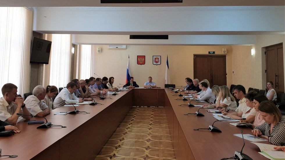 Евгений Кабанов провел заседание круглого стола с крымскими банками и застройщиками