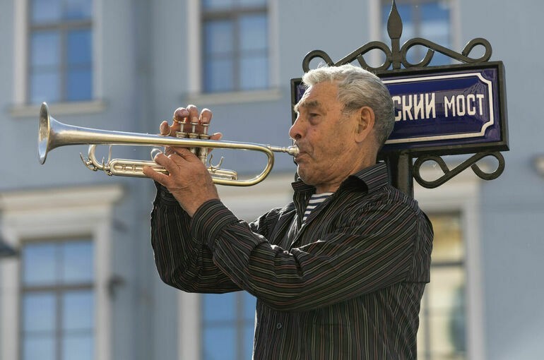 Уличным музыкантам Петербурга написали закон