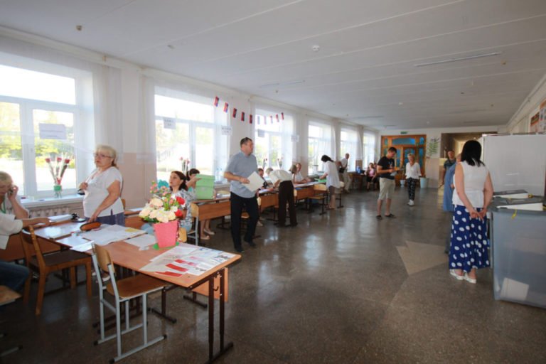 В Феодосии открылись избирательные участки
