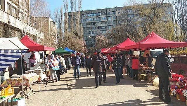 Десятки тонн продуктов по сниженной цене: в Симферополе прошла ярмарка