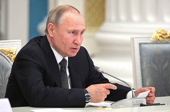Путин подписал закон о бесплатном питании школьников младших классов