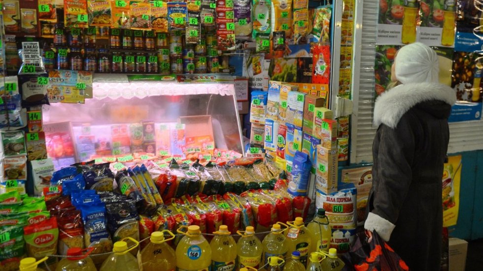 Население не шикует: на Украине предрекли спрос на просроченные продукты
