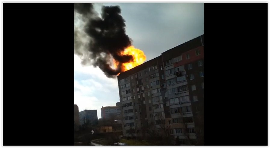 Взрыв газовых баллонов на многоэтажке в Крыму попал на видео