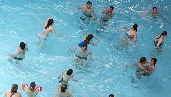 Шесть человек отравились хлором в аквапарке Казани