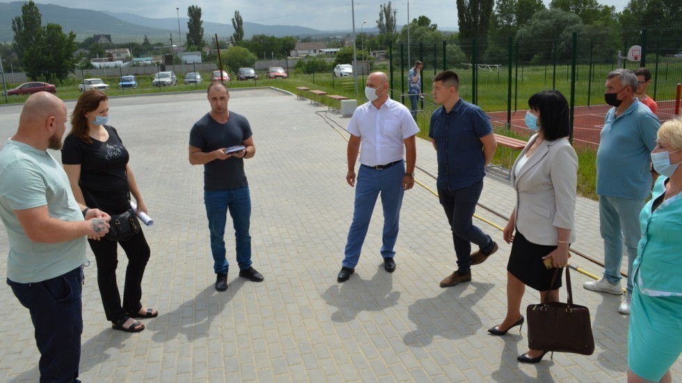 Глава Минобразования Крыма встретилась с жителями села Заречное по вопросам строительства школы и детского сада