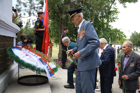 Погибших в Великой Отечественной войне в День памяти и скорби почтили в Крыму