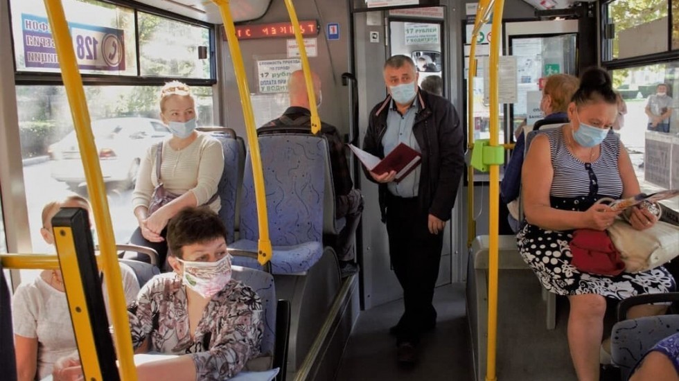 В Крыму проводятся рейды: всем пассажирам автобусов, троллейбусов, легкового такси необходимо быть в маске