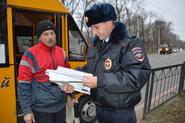 В Крыму сотрудники ГИБДД проверяют готовность пассажирского транспорта к эксплуатации в зимний период