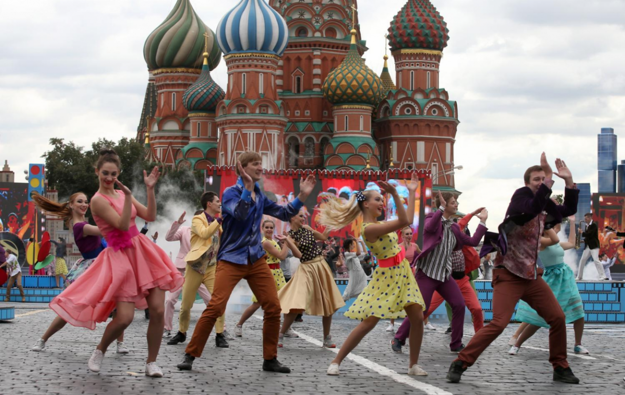 Москва, Санкт-Петербург и Крым стали самыми счастливыми в России