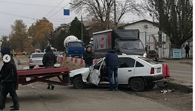 ДТП в эпицентре дорожного ремонта: в Симферополе не разминулись два авто
