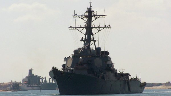 Ракетный эсминец США провел учения в Черном море