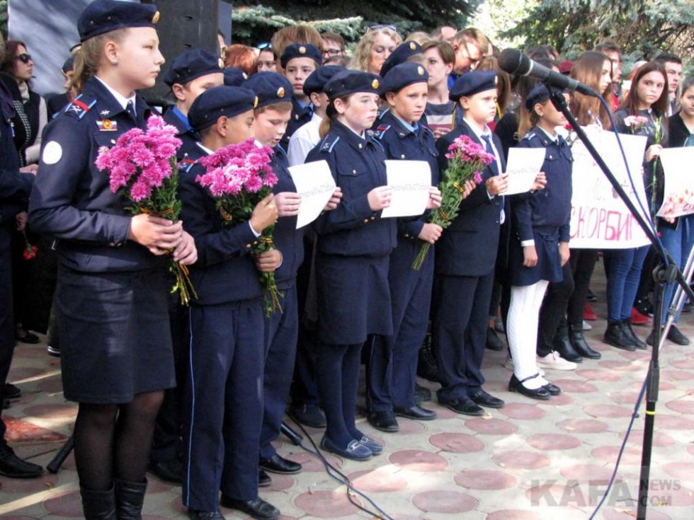 Феодосийцы почтили память жертв трагедии в керчи #14348