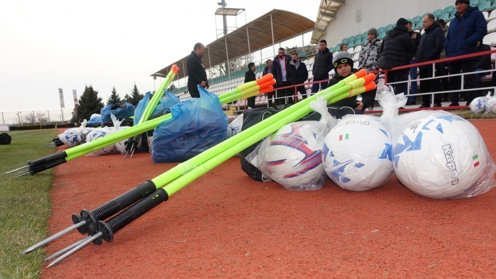 Сельские футбольные команды Республики Крым получили 2021 комплект формы и порядка 800 мячей - Андрей Рюмшин