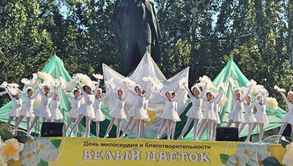 «Бал у Айвазовского» и «Белый цветок» — День благотворительности в Феодосии