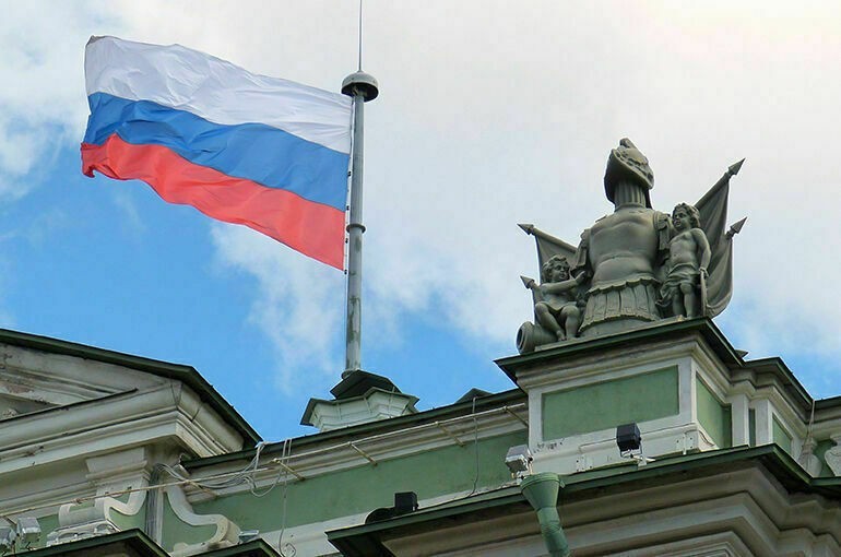 Где можно повесить российский флаг