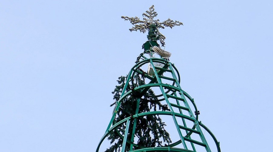 Власти Крыма решили отказаться от трат на новогодние украшения и праздники