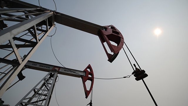 Нефть падает, а рубль за ней: ситуация на экономическом рынке