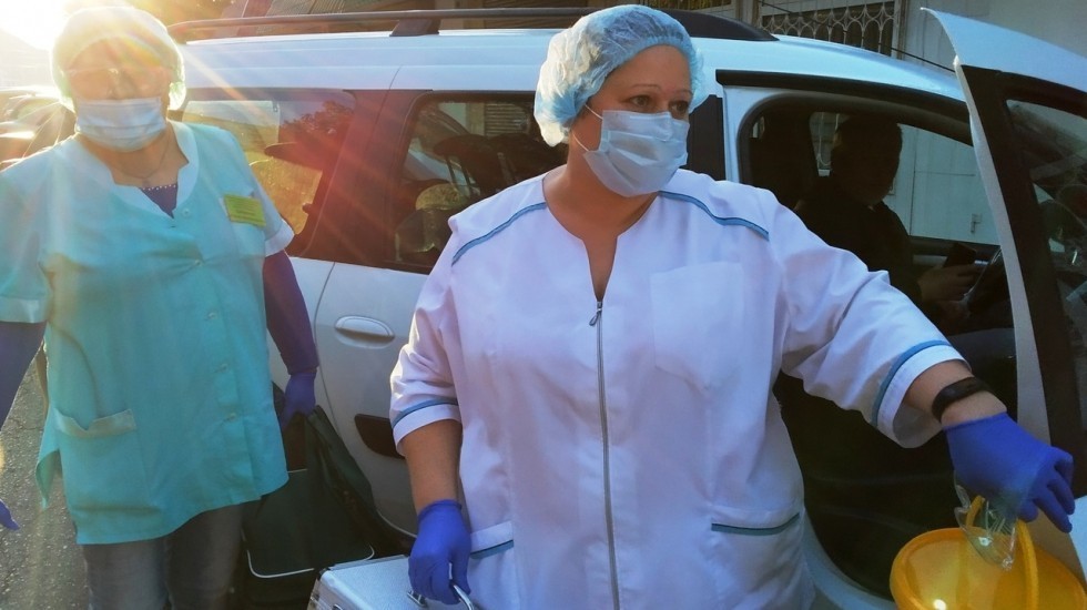Минздрав РК: Мобильная бригада медиков провела вакцинацию от гриппа в 67 трудовых коллективах в Феодосии