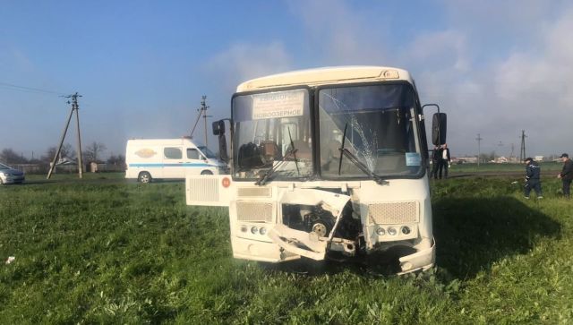 В Крыму в ДТП с автобусом пострадали пять человек - фото