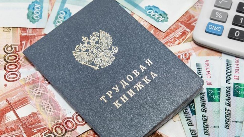 С 1 января 2021 года минимальный размер оплаты труда составляет 12 792 рубля