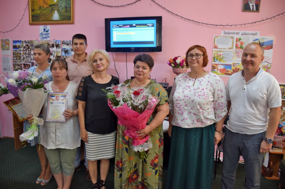 Единороссы Феодосии поздравили соцработников города