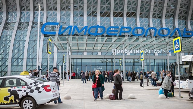Аэропорт Симферополя поддержал закон о возвращении курилок