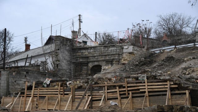 Аксенов рассказал о ходе реконструкции Митридатских лестниц в Керчи