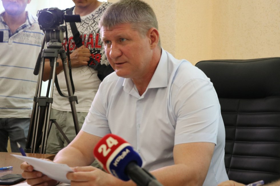 Михаил Шеремет провел прием граждан по личным вопросам в Феодосии