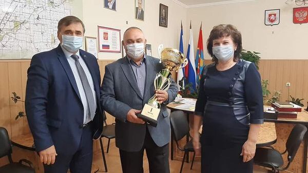 Андрей Рюмшин наградил лидера уборочной кампании Республики Крым