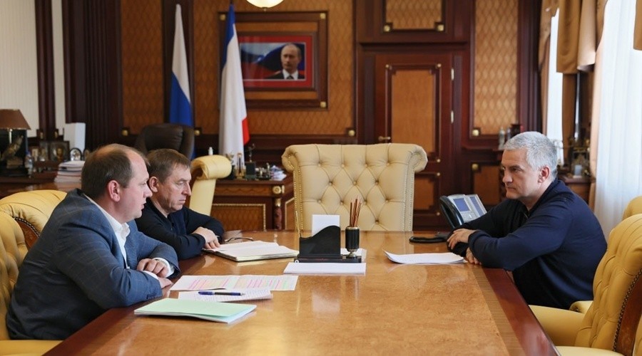 Выговоры из-за жалоб крымчан получат 19 глав администраций – Аксенов