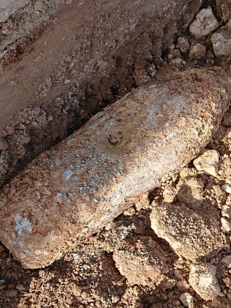 В Севастополе саперы ОМОН «Беркут» обследовали боеприпас времен войны, найденный при прокладке водопровода