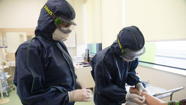 Антирекорд: количество зараженных COVID-19 в России превысило 100 000