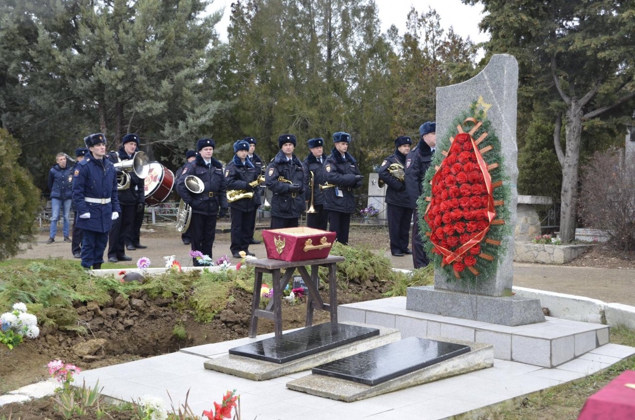 Фото траурной церемонии захоронения останков 35 бойцов Крымского фронта #6168