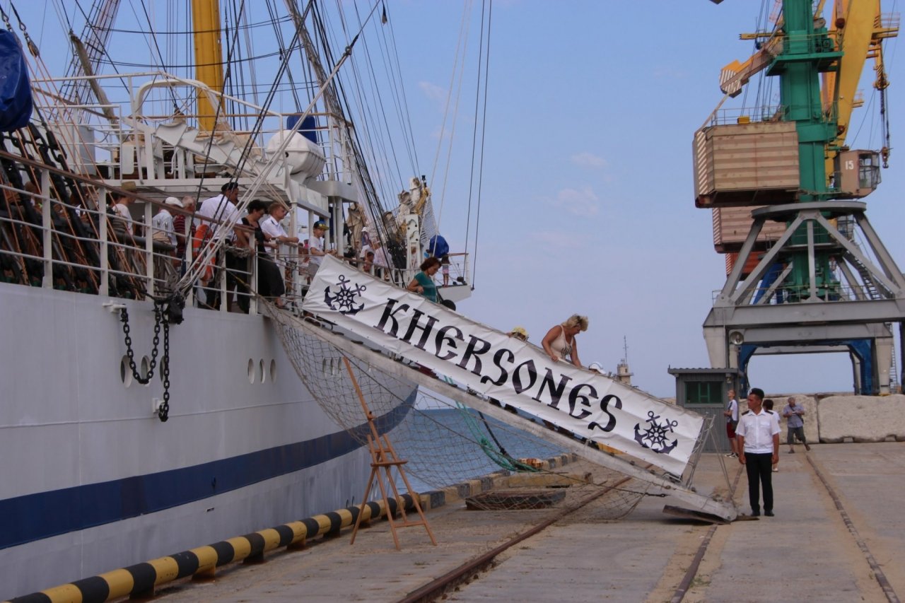 Фото парусного судна «Херсонес» в Феодосии #1202