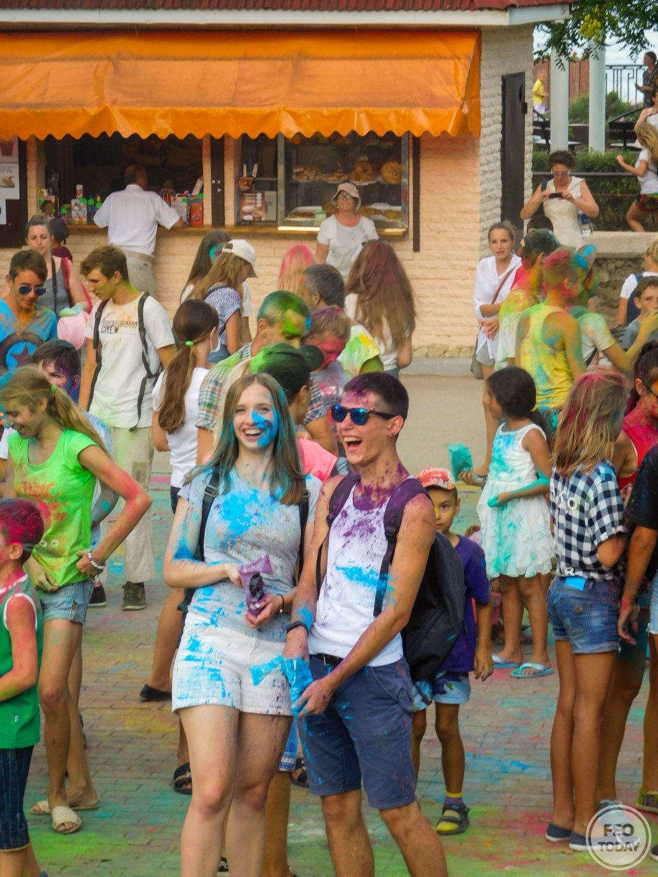 Фото фестиваля красок Холи на 200-летие Айвазовского #1668