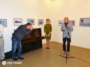 Фото открытия фотовыставки Евгения Белякова в Феодосии #5369