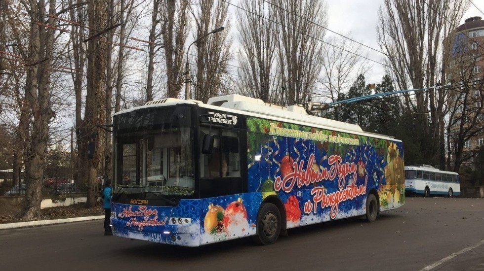 По поручению Главы Республики Крым дан старт движению традиционного новогоднего троллейбуса в Симферополе, Алуште и Ялте