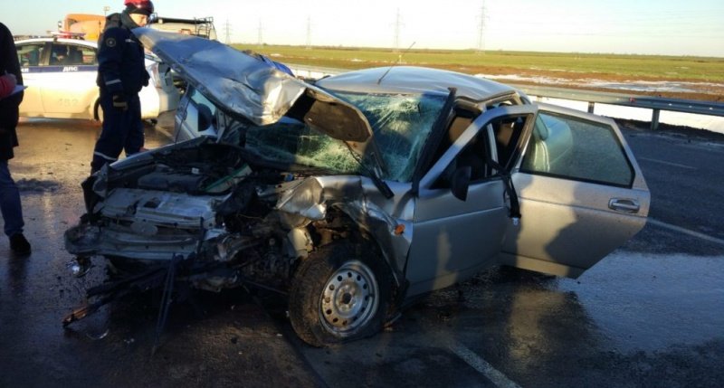 На трассе в Крыму не разъехались два авто: пострадали шесть человек