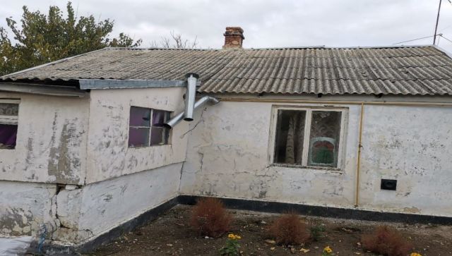 В Крыму сироту поселили в рассыпающийся дом – фото