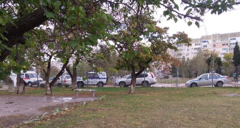 Школу в Севастополе эвакуировали из-за банки с проводами