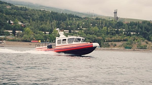 В Крыму за сутки спасено 9 человек на воде