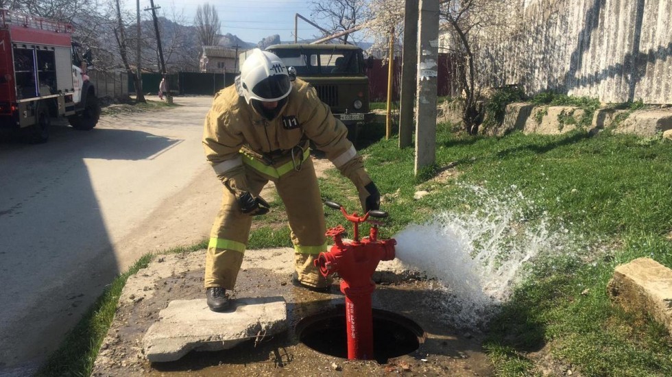 В МЧС Республики Крым ведется проверка исправности пожарных гидрантов