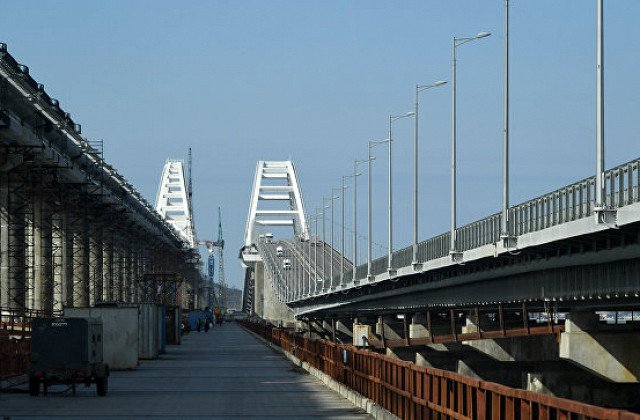 Поезд не сдует: что специалисты предусмотрели при строительстве Крымского моста